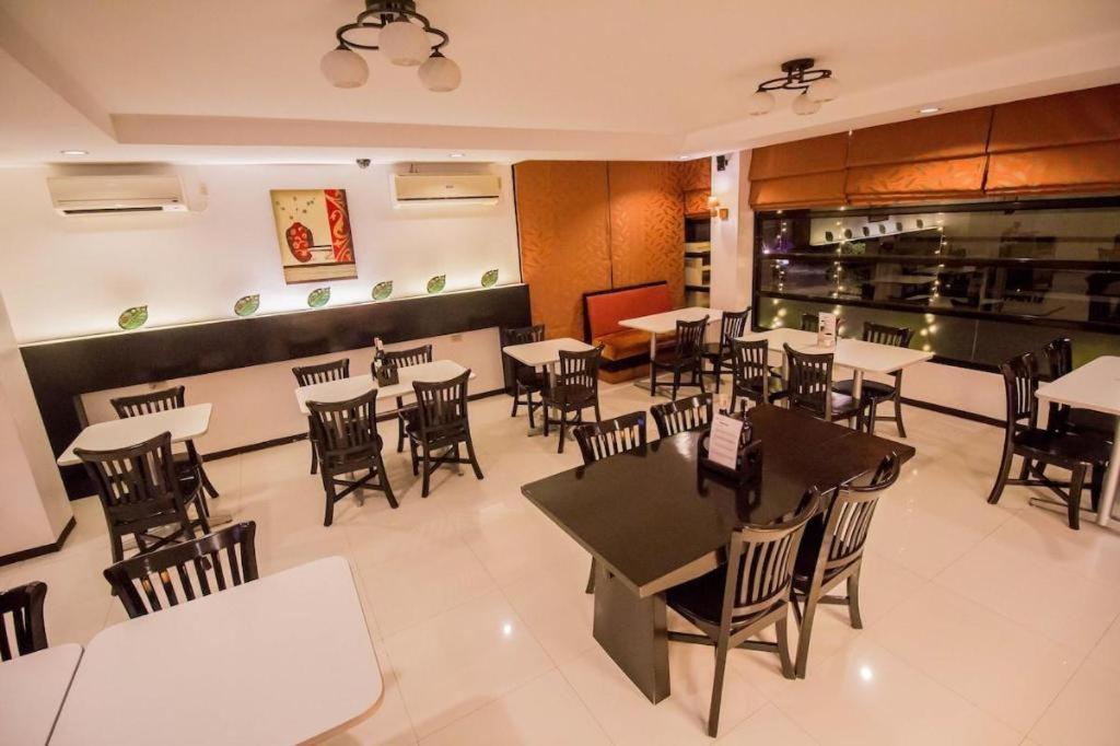The Red Palm Suites And Restaurant Butuan City Exterior foto