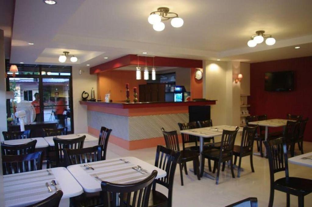 The Red Palm Suites And Restaurant Butuan City Exterior foto