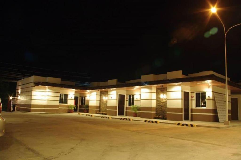 The Red Palm Suites And Restaurant Butuan City Exterior foto